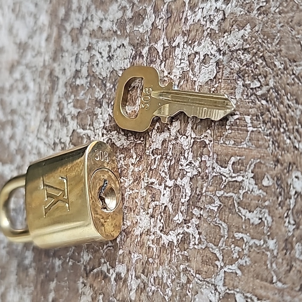 Louis Vuitton Lock and Key 308 - Picture 4 of 4
